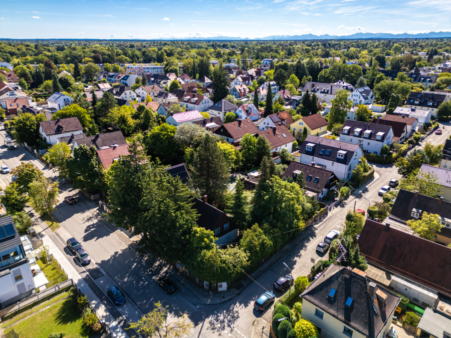 Eckgrundstück mit Abrisshaus für Ihr Bauvorhaben, 81477 München / Obersendling, Wohngrundstück