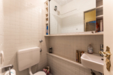 Gäste-WC - Helle Familien-Wohnung (oder WG) mit zwei Loggien