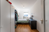Zimmer - Helle Familien-Wohnung (oder WG) mit zwei Loggien