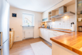 Küche - Helle und einladende Wohnung mit Balkon und Einzelgarage