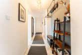 Flur - Helle und einladende Wohnung mit Balkon und Einzelgarage