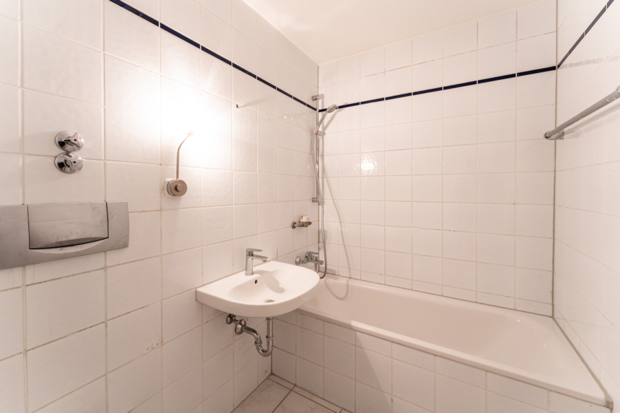 Bad mit Wanne