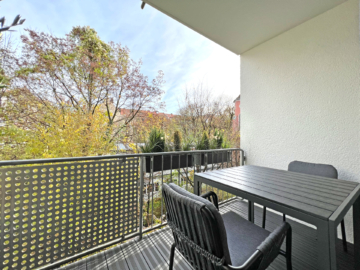 Saniertes Apartment mit Balkon in ruhiger Innenhoflage Nähe Englischem Garten - Balkon