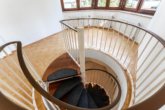 Treppe - Hochparterre mit großem Hobbyraum in ruhiger Lage