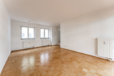 Wohnzimmer - Großzügige Wohnung mit vielen Vorzügen
