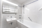Badezimmer - Großzügige Wohnung mit vielen Vorzügen