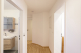 Flur - Neuwertige Wohnung mit zwei Balkonen im Ortskern von Winhöring