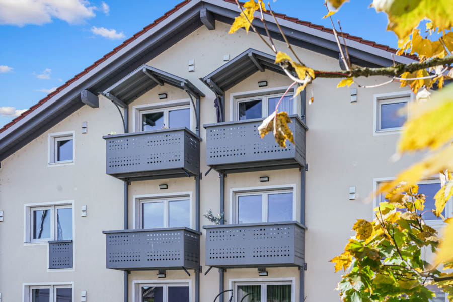 Neuwertige Wohnung mit zwei Balkonen im Ortskern von Winhöring, 84543 Winhöring, Etagenwohnung