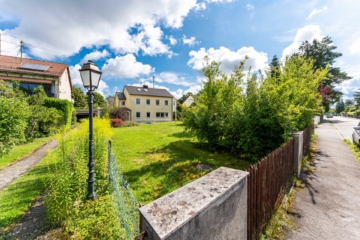 Baugrund für EFH oder DH mit großem Südgarten in Neukeferloh - Von der Straße