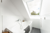 Bad mit Wanne - Neuwertiges Maisonette-Juwel an der Würm