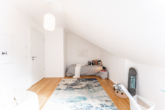 Kinderzimmer/Büro - Neuwertiges Maisonette-Juwel an der Würm