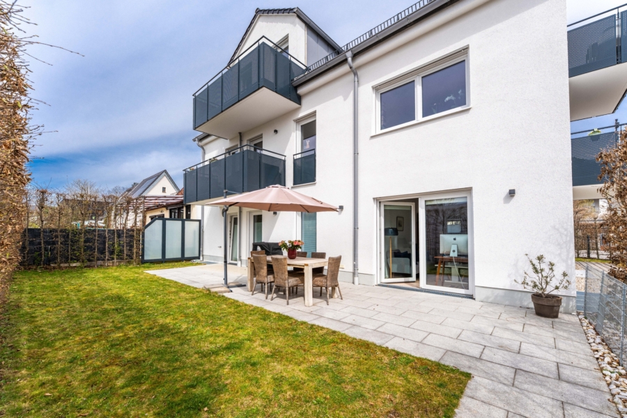 Hochwertig ausgestattete Gartenwohnung in ruhiger Lage, 81825 München-Trudering, Erdgeschosswohnung