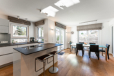 Küche - Traumhafte Maisonette-Gartenwohnung mit Saunahaus