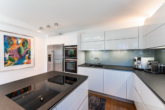 Küche - Traumhafte Maisonette-Gartenwohnung mit Saunahaus