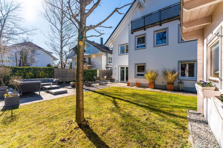 Traumhafte Maisonette-Gartenwohnung mit Saunahaus, 81827 München / Waldtrudering, Maisonettewohnung
