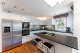 Küche - Traumhafte Maisonette-Gartenwohnung mit Saunahaus