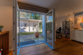 Schlafzimmer - Traumhafte Maisonette-Gartenwohnung mit Saunahaus