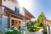 Hauszugang - *VERKAUFT* Gartenwohnung mit Bergblick in Schliersee-Neuhaus