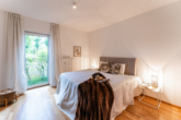 Schlafzimmer - *VERKAUFT* Bezaubernde Gartenwohnung am Waldrand in Großhadern