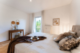 Schlafzimmer - *VERKAUFT* Bezaubernde Gartenwohnung am Waldrand in Großhadern