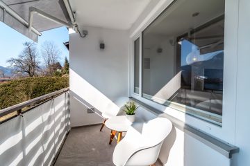 Kernsanierte 2,5-Zimmer-Wohnung mit Seeblick am Leeberg - Balkon