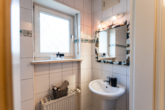 Gäste WC - Freistehendes Einfamilienhaus mit Garten und Entwicklungspotenzial