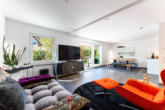 Wohnen/Essen - Bezugsfreie, stilvolle Gartenwohnung mit Hobbyraum
