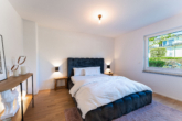 Schlafzimmer - Bezugsfreie, stilvolle Gartenwohnung mit Hobbyraum
