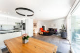 Wohn-/Esszimmer - Bezugsfreie, stilvolle Gartenwohnung mit Hobbyraum