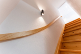 Treppe - Bezugsfreie, stilvolle Gartenwohnung mit Hobbyraum