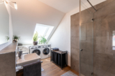 Duschbad - Dachterrassen-Wohntraum mit hochwertiger Ausstattung