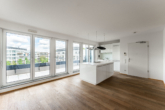 Wohnen / Essen - Schicke Dachterrassen-Wohnung mit smarten Einbaulösungen