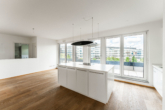 Wohnen / Kochen - Schicke Dachterrassen-Wohnung mit smarten Einbaulösungen