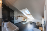 Badezimmer - Herzstück in Weyarn – Ruhe & Raum fürs Familienleben