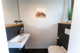 Gästetoilette - Herzstück in Weyarn – Ruhe & Raum fürs Familienleben