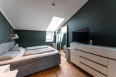 Schlafen - Neuwertige DG-Wohnung mit Terrasse und offenem Grundriss