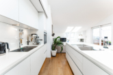 Kochen - Neuwertige DG-Wohnung mit Terrasse und offenem Grundriss