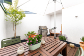 Terrasse - Neuwertige DG-Wohnung mit Terrasse und offenem Grundriss
