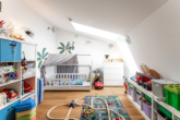 Kind - Neuwertige DG-Wohnung mit Terrasse und offenem Grundriss