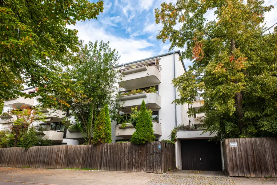 Potentielle 5er-WG direkt an der Tram zur Hochschule, 80992 München / Moosach, Etagenwohnung