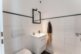 Gäste-WC - Stilvolle Familienwohnung mit viel Platz in ruhiger Südwest-Lage
