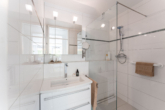 Dusche - Stilvolle Familienwohnung mit viel Platz in ruhiger Südwest-Lage